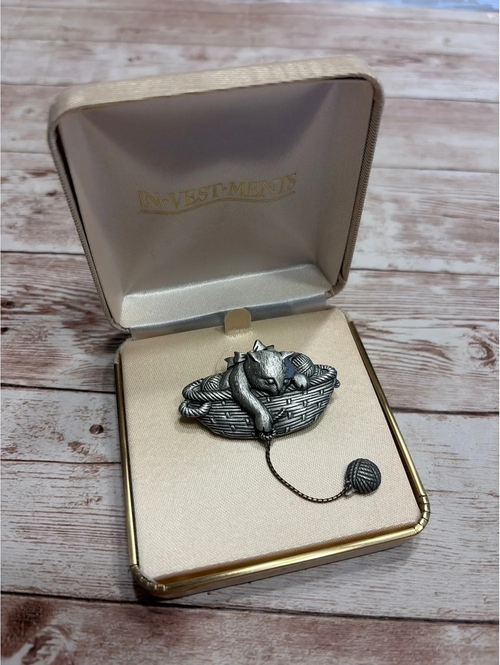 Vintage Jonette Jewelry (JJ) Pewter Cat in a Basket Brooch